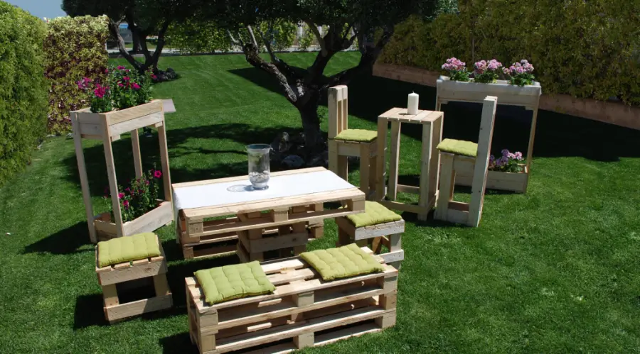 Arredare il giardino con i pallet