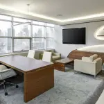 Arredare l'ufficio con luci, materiali e colorazioni differenti